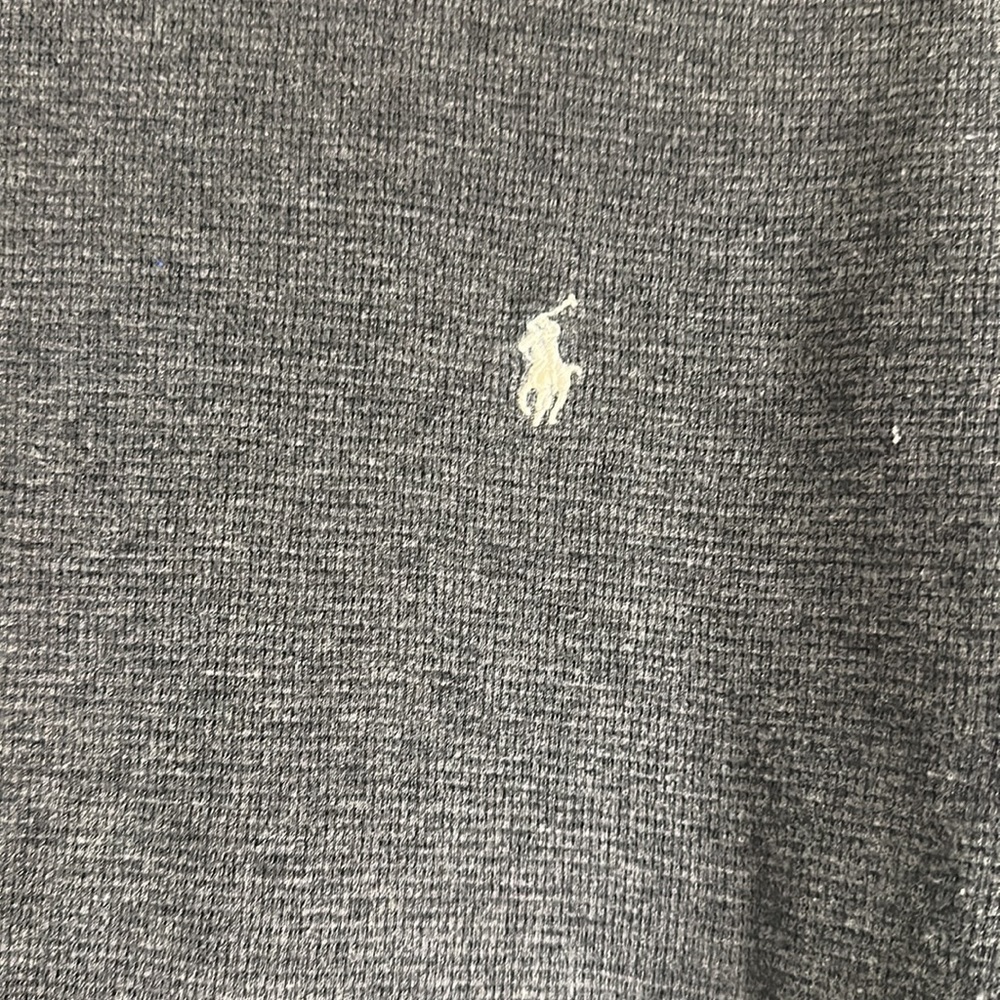 Preowned men’s grey thermal sleepwear top - Picture 2 of 4